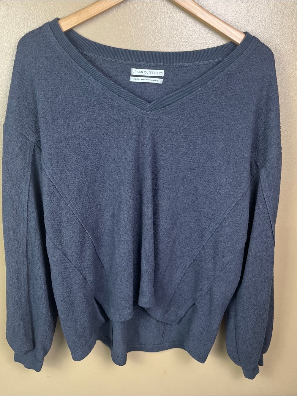 Urban Outfitters Gray V-Neck Women's Sweater Size XS